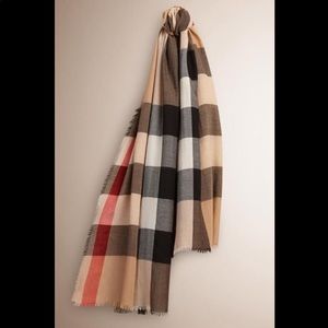 ❌SOLD❌ Burberry Exploded Check Linen Scarf